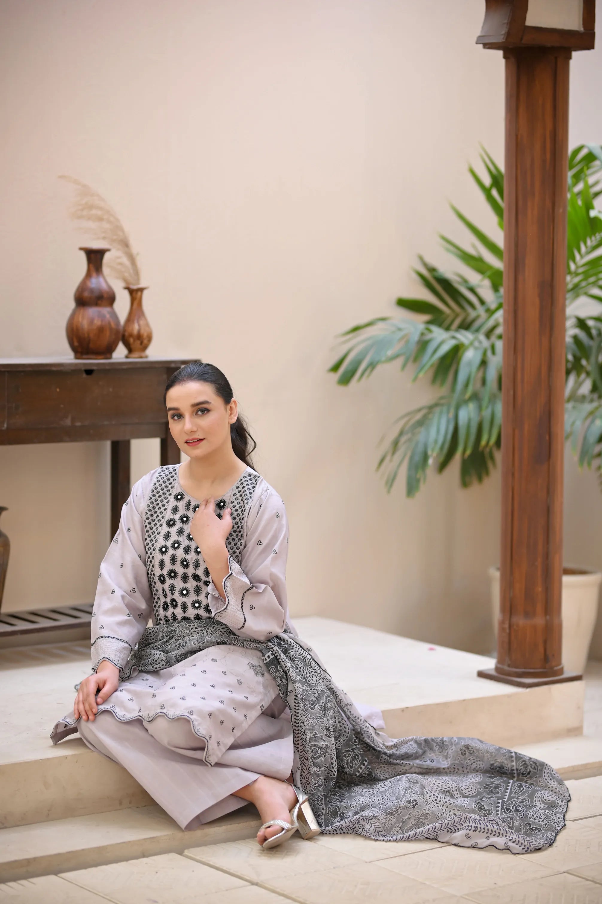 Mehr-e-Noor Cutwork Embroidered 3-Piece Set