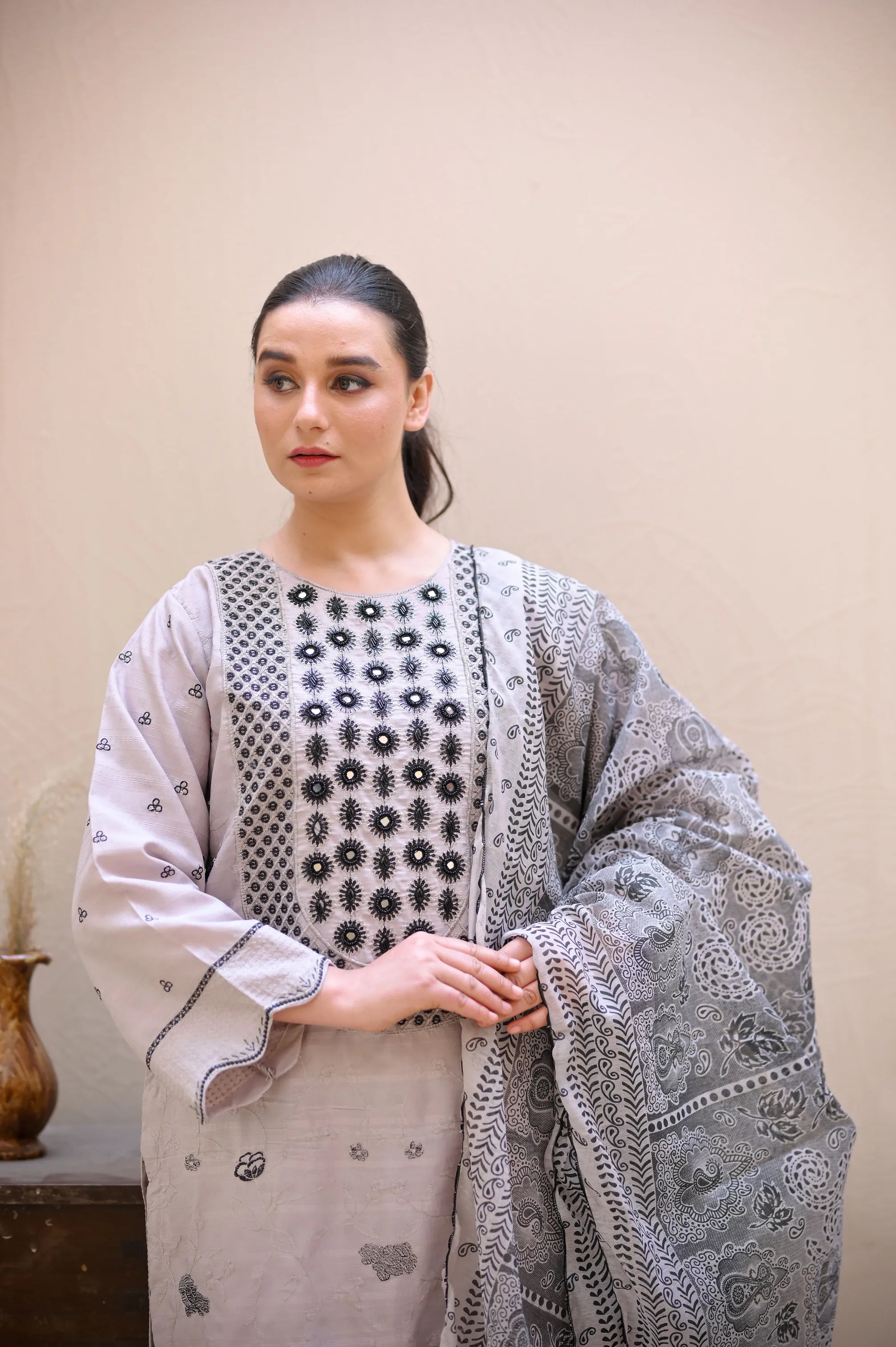 Mehr-e-Noor Cutwork Embroidered 3-Piece Set