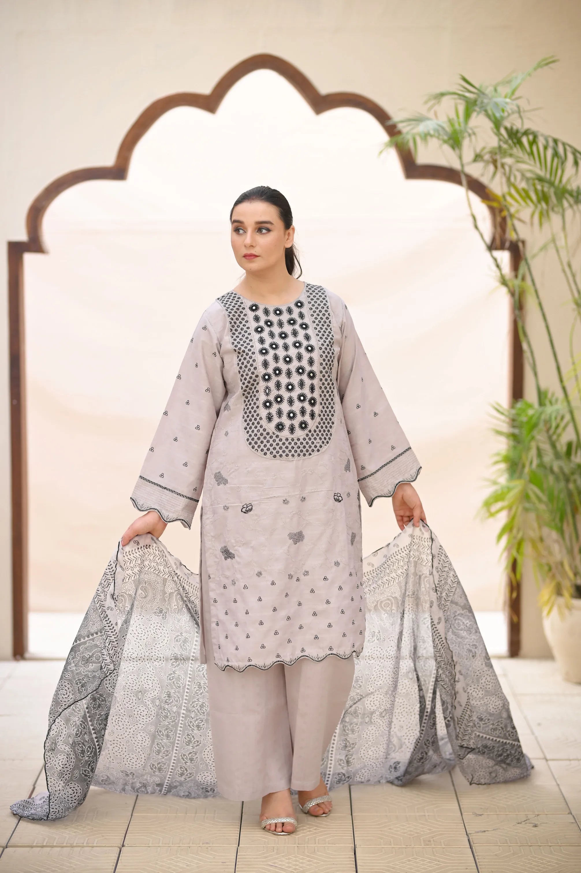 Mehr-e-Noor Cutwork Embroidered 3-Piece Set
