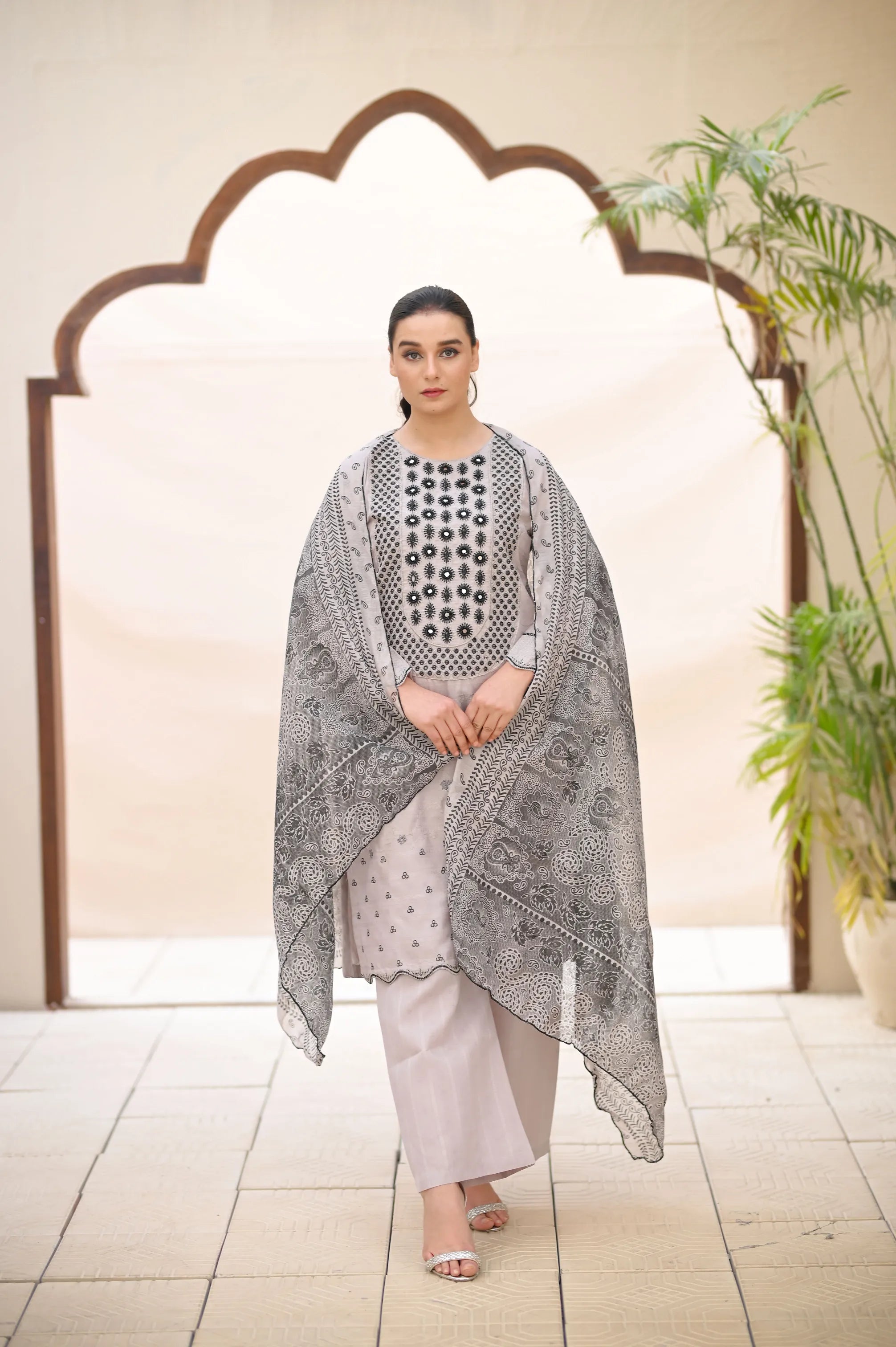 Mehr-e-Noor Cutwork Embroidered 3-Piece Set