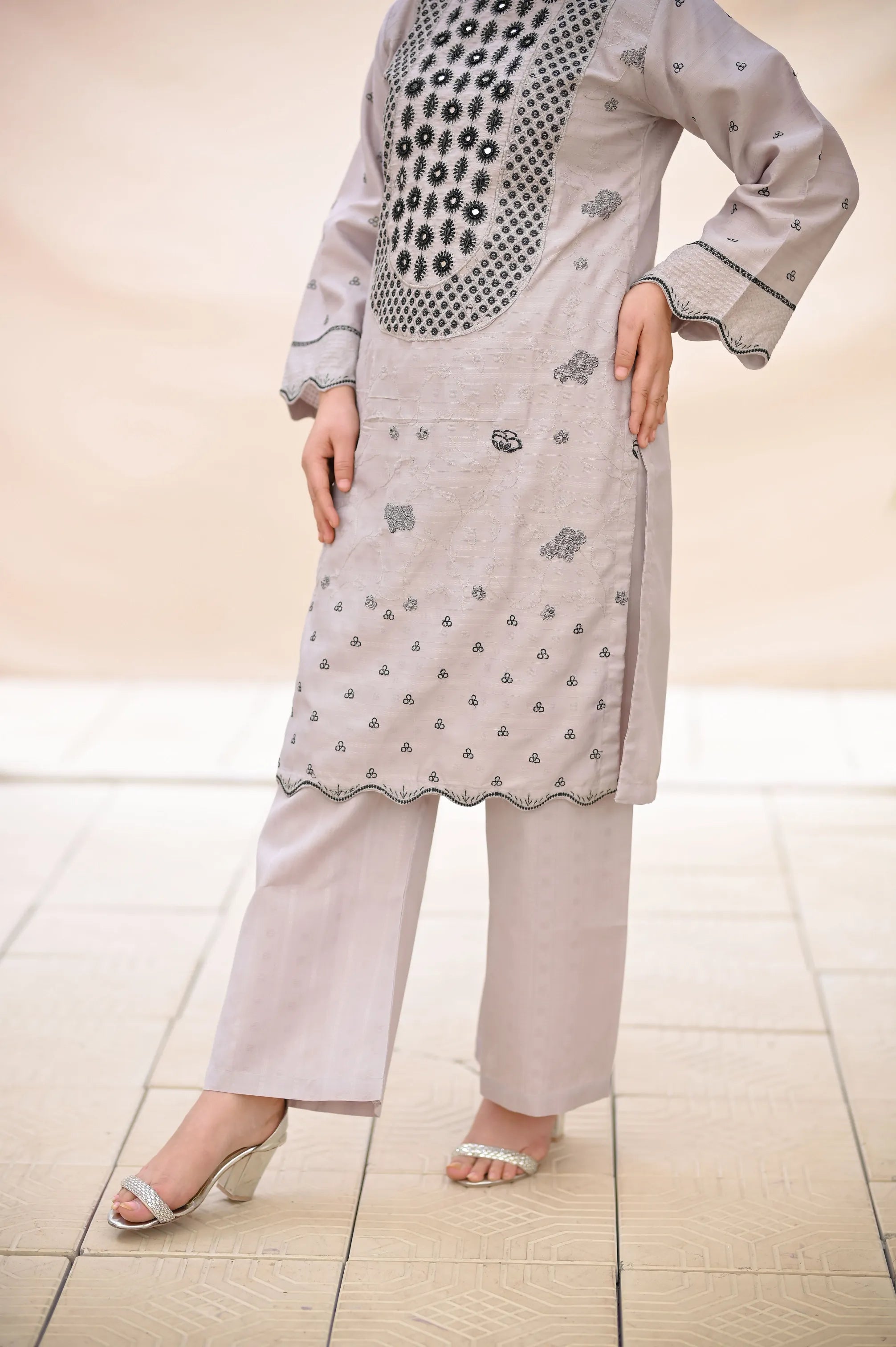 Mehr-e-Noor Cutwork Embroidered 3-Piece Set