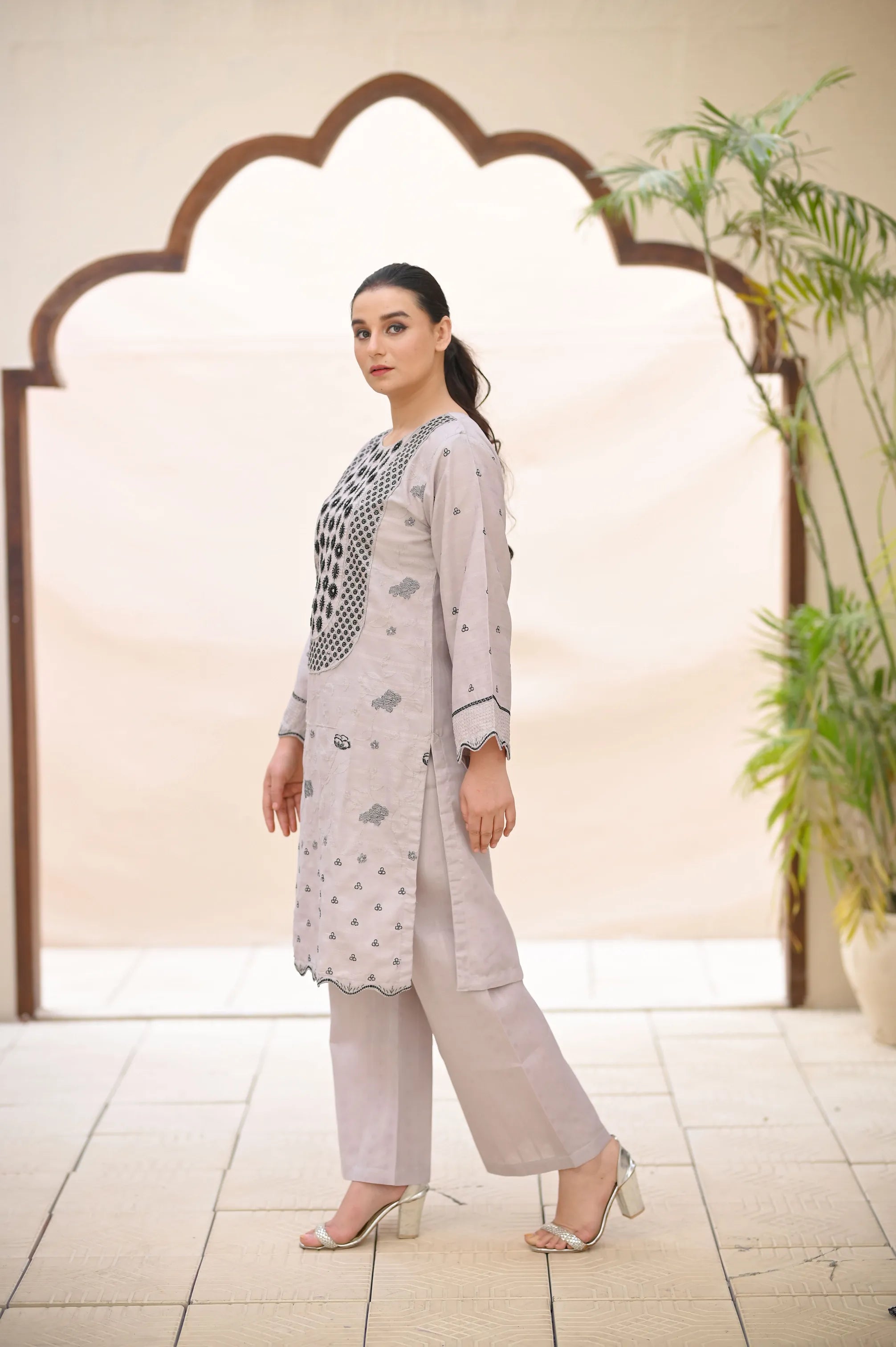 Mehr-e-Noor Cutwork Embroidered 3-Piece Set